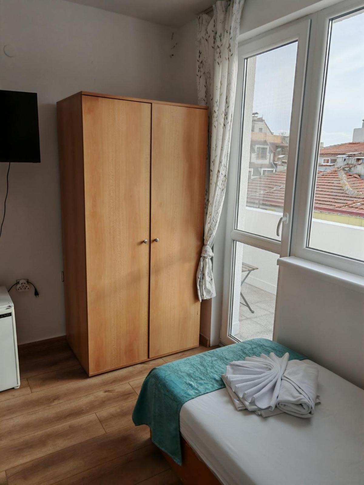 Къща За Гости Пиргос Burgas Extérieur photo